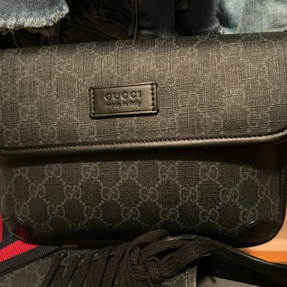 Authentic Gucci sneakers with crossbody belt bag - Picture 3 of 3